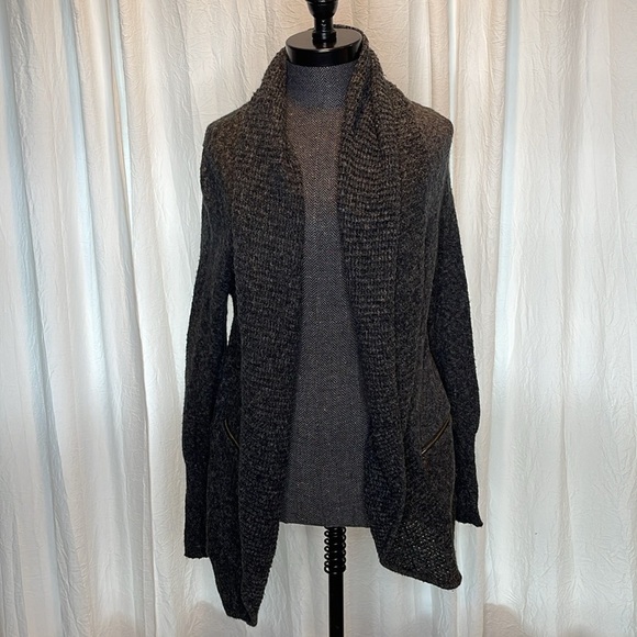 Amber Sun Wool Blend Gray Fly Away Open Front Cardigan Size Medium - Picture 1 of 6